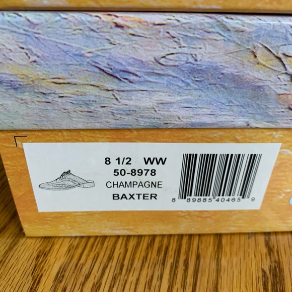 Bella Vita Baxter woman’s Champagne Suede Mule - Picture 10 of 10